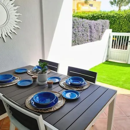 Homely In Modern Building With Pool Appartamento