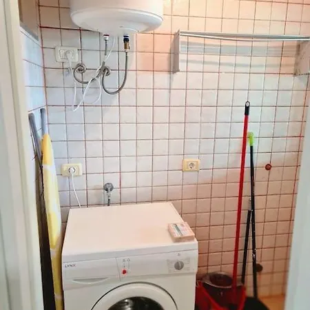 Homely In Modern Building With Pool 公寓
