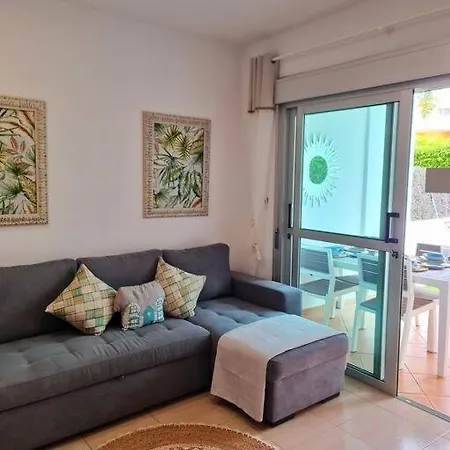 Homely In Modern Building With Pool 公寓 *
